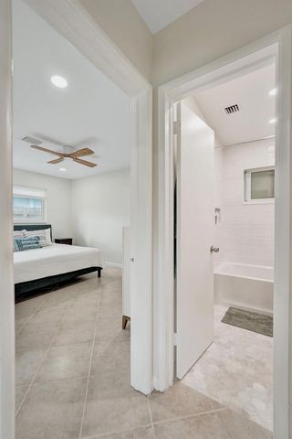 4521 NE 2nd Avenue, Oakland Park, FL 33334