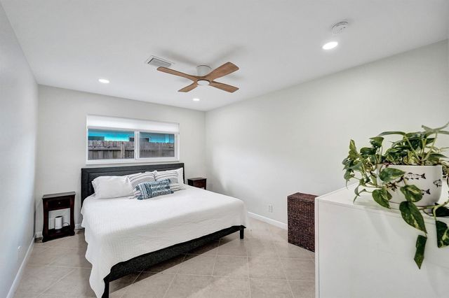 4521 NE 2nd Avenue, Oakland Park, FL 33334