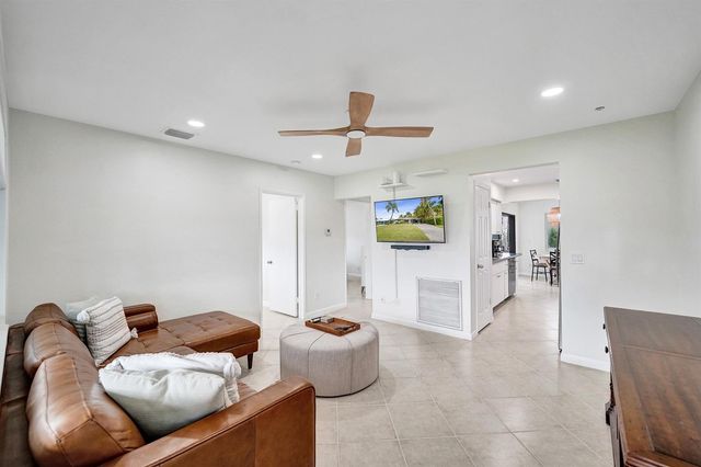 4521 NE 2nd Avenue, Oakland Park, FL 33334