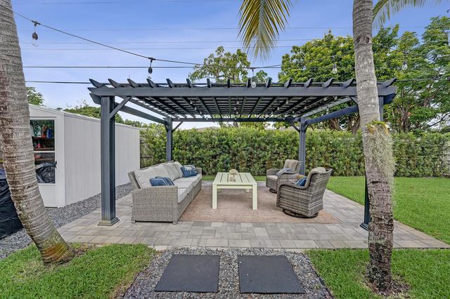 4521 NE 2nd Avenue, Oakland Park, FL 33334