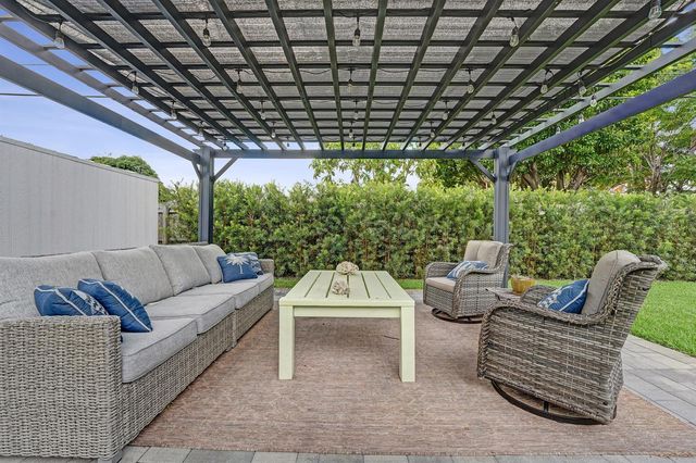4521 NE 2nd Avenue, Oakland Park, FL 33334