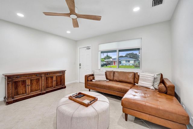 4521 NE 2nd Avenue, Oakland Park, FL 33334