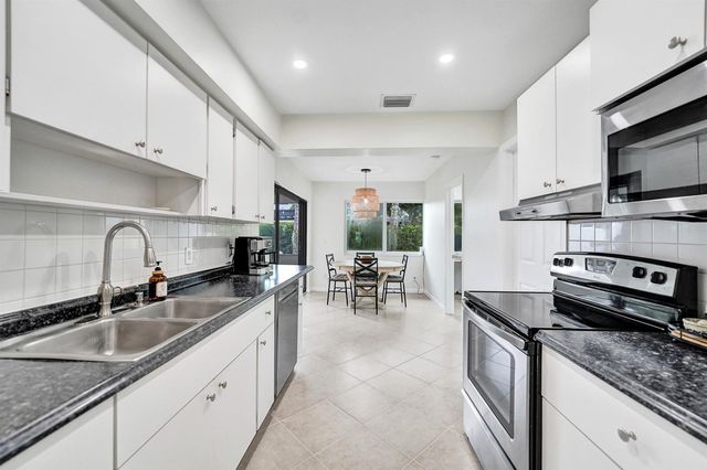 4521 NE 2nd Avenue, Oakland Park, FL 33334