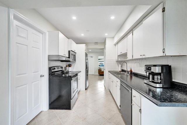 4521 NE 2nd Avenue, Oakland Park, FL 33334