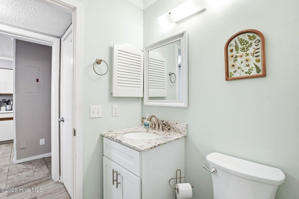 Image 27 of property listing at 400 Virginia Avenue 105d, Carolina Beach, NC 28428