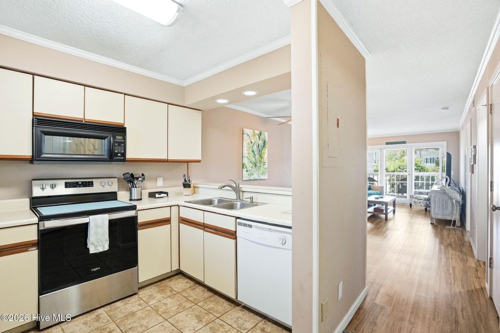Image 28 of property listing at 400 Virginia Avenue 105d, Carolina Beach, NC 28428