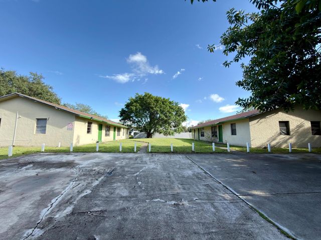 4885 Badger Road, West Palm Beach, FL 33417