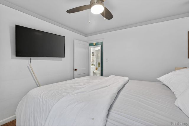 18729 Sunderland Road, Detroit, MI 48219