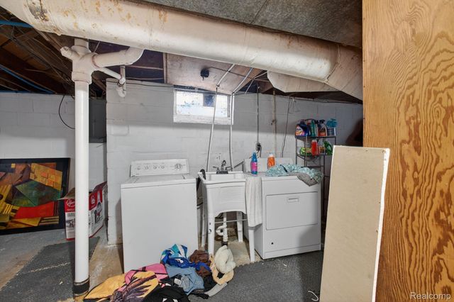 18729 Sunderland Road, Detroit, MI 48219