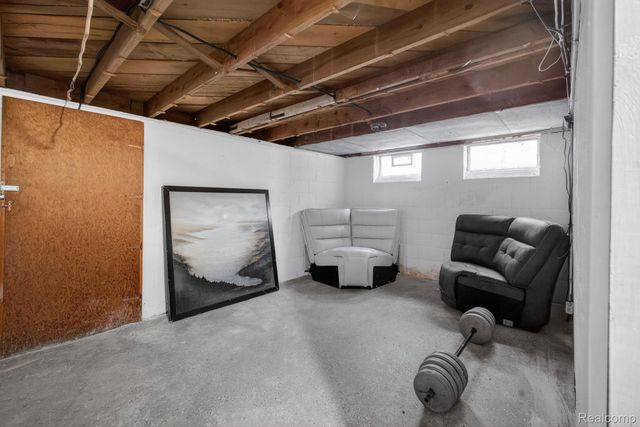 18729 Sunderland Road, Detroit, MI 48219