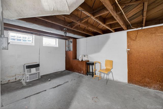 18729 Sunderland Road, Detroit, MI 48219