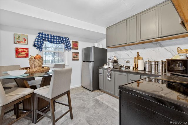 18729 Sunderland Road, Detroit, MI 48219