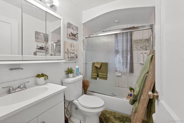 18729 Sunderland Road, Detroit, MI 48219