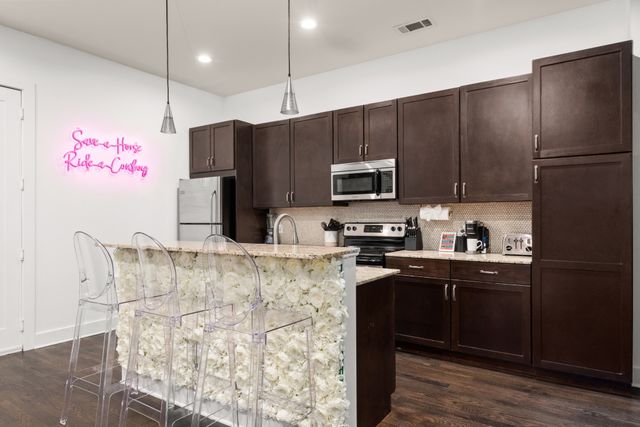 210 30th Ave N Apt 409, Nashville, TN 37203