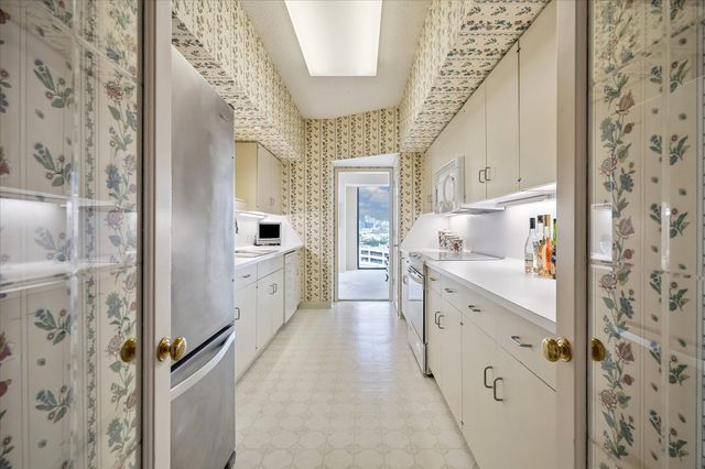 15 Greenway Plaza 9F, Houston, TX 77046