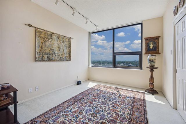15 Greenway Plaza 9F, Houston, TX 77046