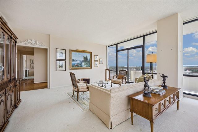 15 Greenway Plaza 9F, Houston, TX 77046