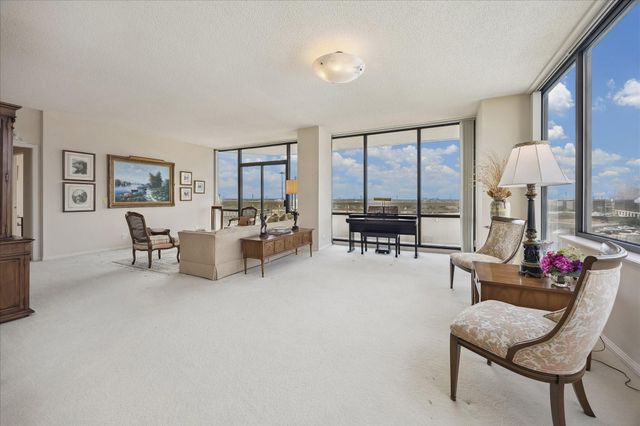 15 Greenway Plaza 9F, Houston, TX 77046