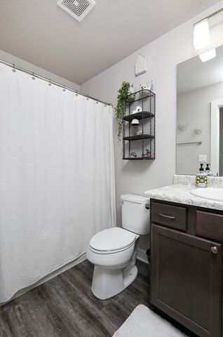 4853 E Hull Avenue, Des Moines, IA 50317