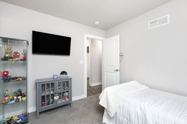 4853 E Hull Avenue, Des Moines, IA 50317