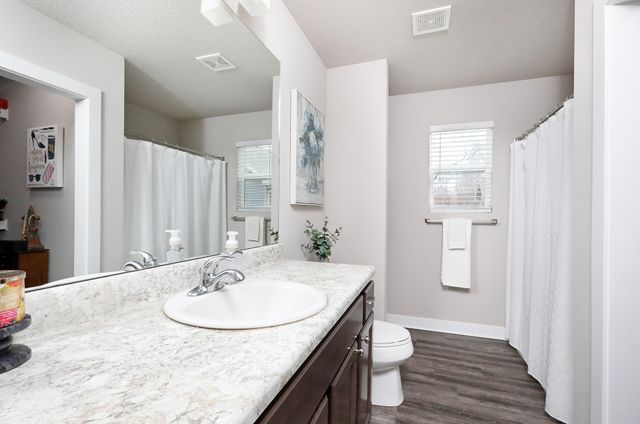 4853 E Hull Avenue, Des Moines, IA 50317