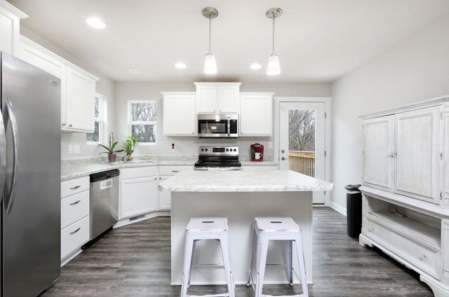 4853 E Hull Avenue, Des Moines, IA 50317