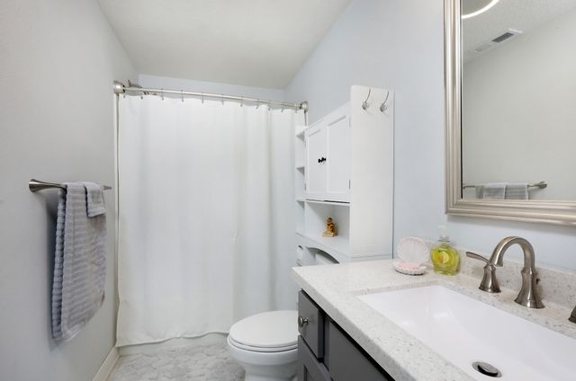 4853 E Hull Avenue, Des Moines, IA 50317