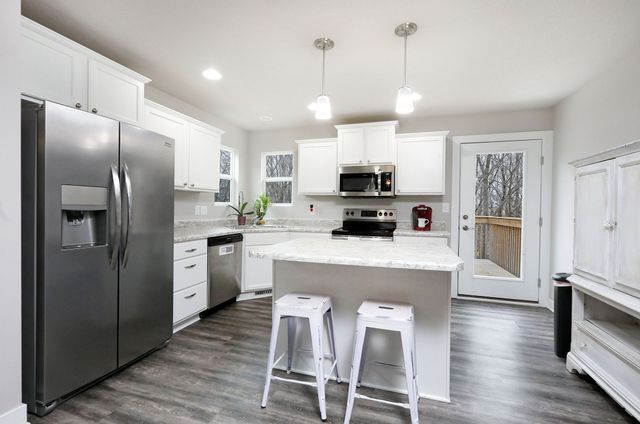 4853 E Hull Avenue, Des Moines, IA 50317