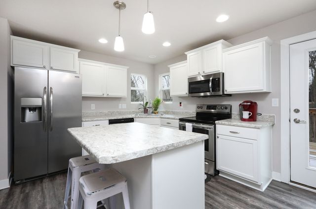 4853 E Hull Avenue, Des Moines, IA 50317