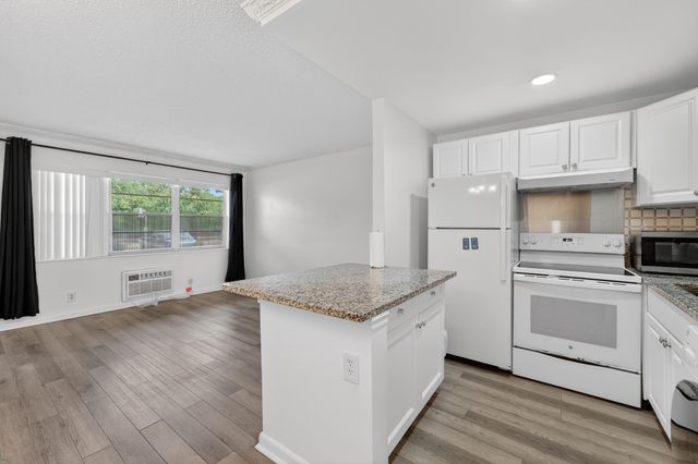 234 Canterbury K, West Palm Beach, FL 33417