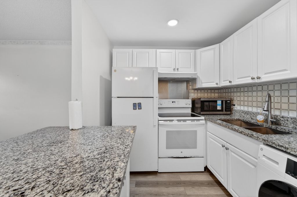 234 Canterbury K, West Palm Beach, FL 33417