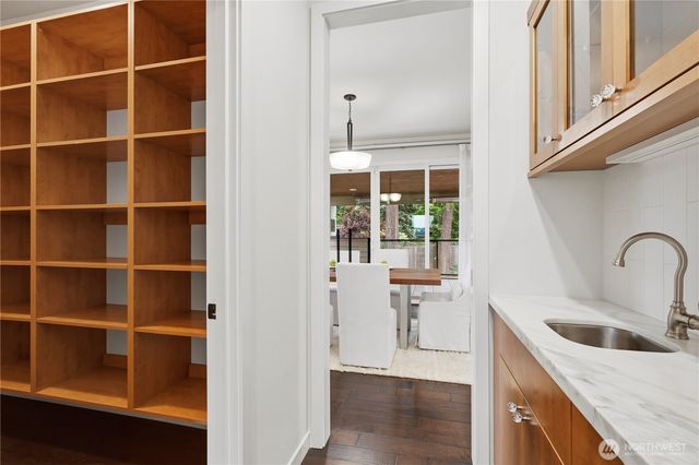 11262 SE 34th St, Bellevue, WA 98004