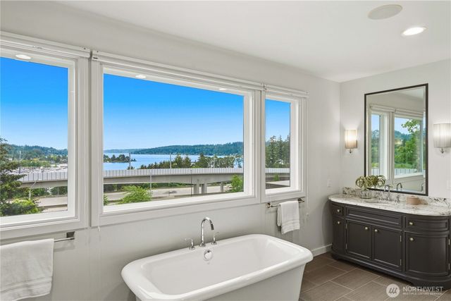 11262 SE 34th St, Bellevue, WA 98004