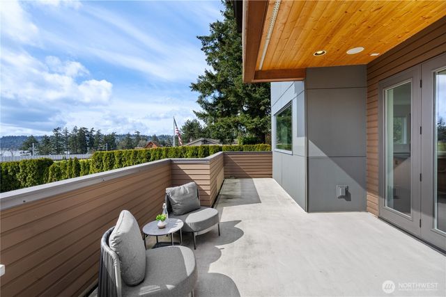11262 SE 34th St, Bellevue, WA 98004