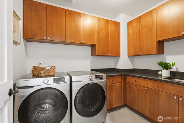 11262 SE 34th St, Bellevue, WA 98004
