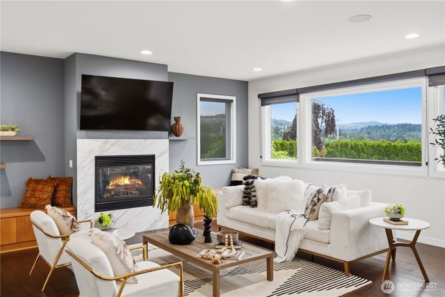 11262 SE 34th St, Bellevue, WA 98004