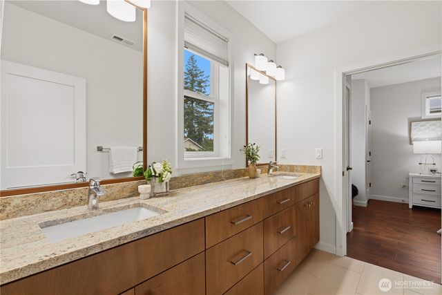 11262 SE 34th St, Bellevue, WA 98004