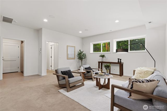 11262 SE 34th St, Bellevue, WA 98004