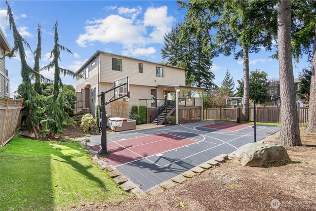11262 SE 34th St, Bellevue, WA 98004