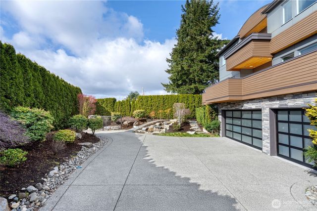 11262 SE 34th St, Bellevue, WA 98004