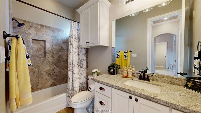 2912 Archer Drive, Bryan, TX 77808