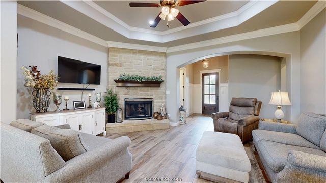 2912 Archer Drive, Bryan, TX 77808