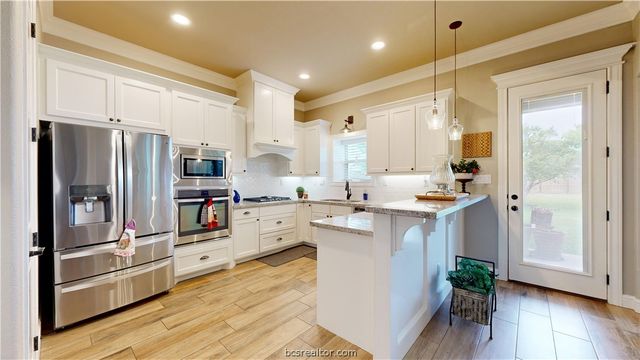 2912 Archer Drive, Bryan, TX 77808