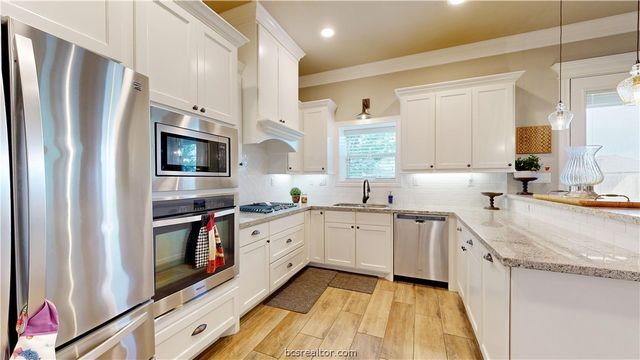 2912 Archer Drive, Bryan, TX 77808