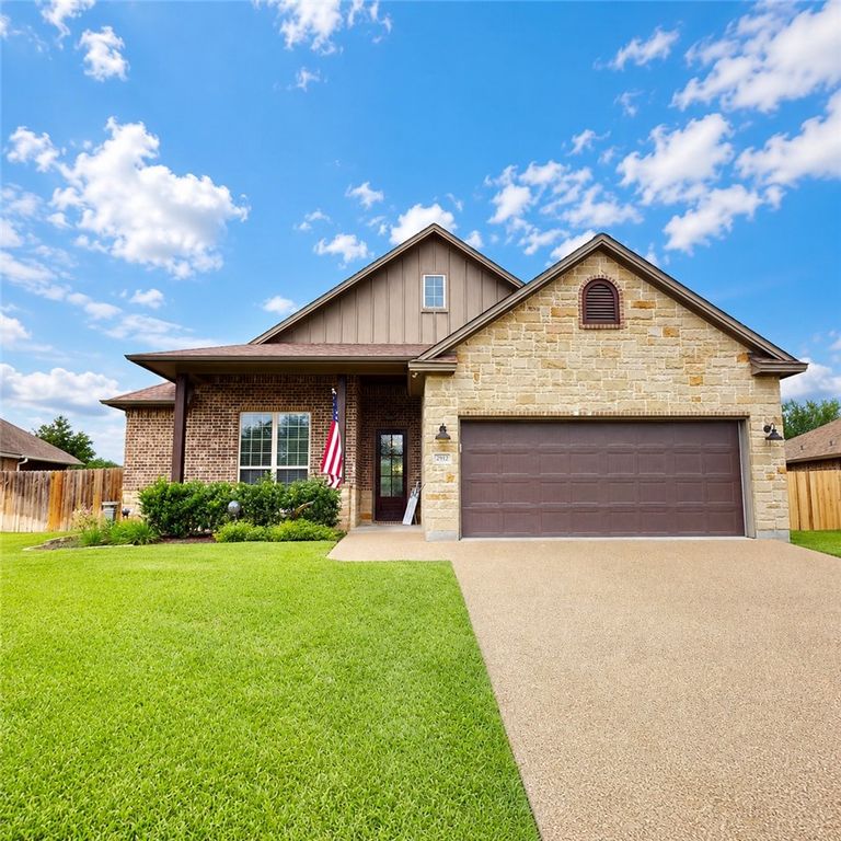 2912 Archer Drive, Bryan, TX 77808
