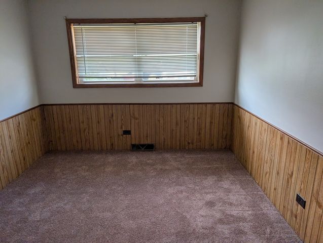 208 Dee Road, North Aurora, IL 60542