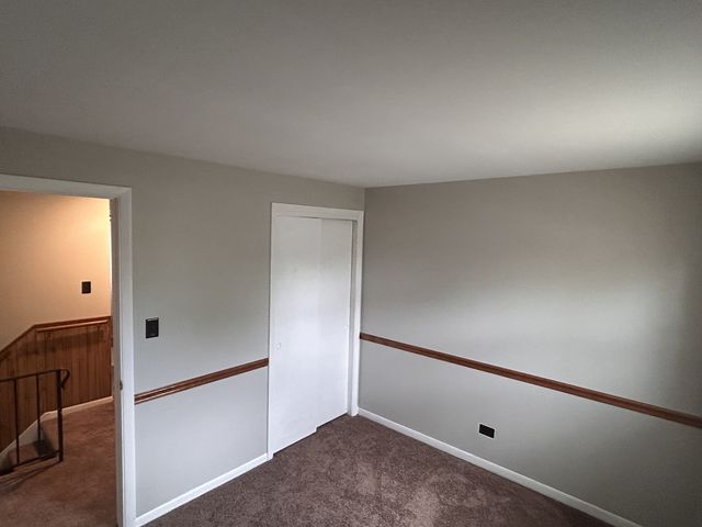 208 Dee Road, North Aurora, IL 60542