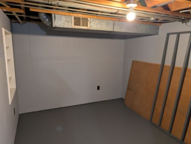 208 Dee Road, North Aurora, IL 60542