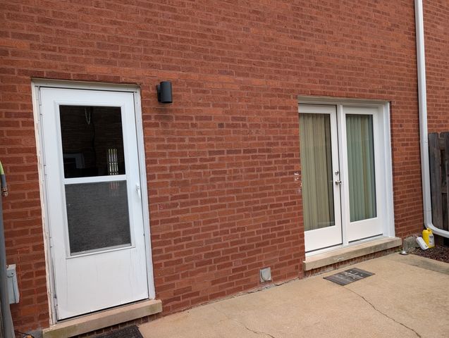 208 Dee Road, North Aurora, IL 60542