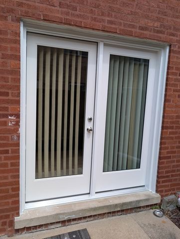 208 Dee Road, North Aurora, IL 60542